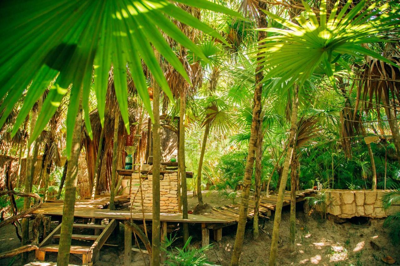 Ikal Tulum Hotel Zewnętrze zdjęcie A traditional house in the Solomon Islands