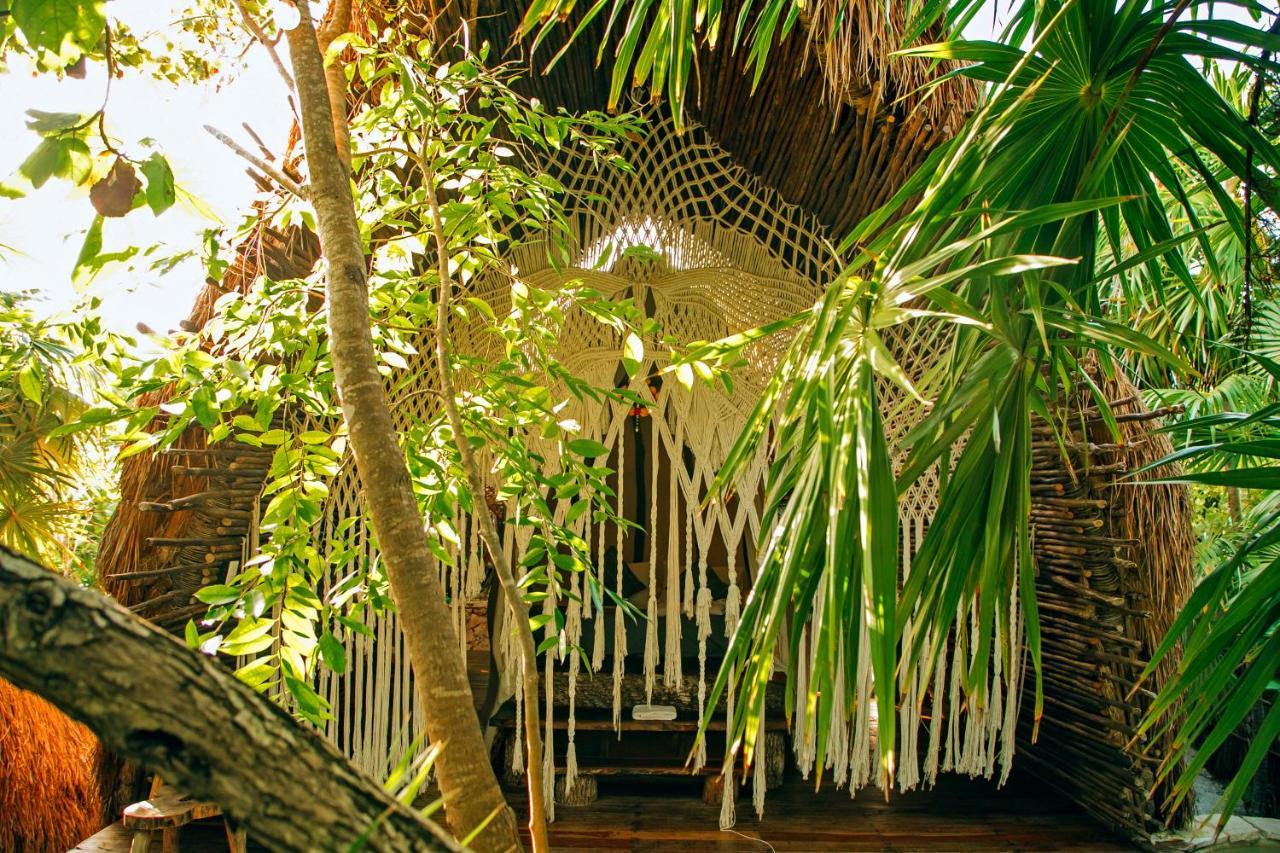 Ikal Tulum Hotel Zewnętrze zdjęcie A hammock in a jungle