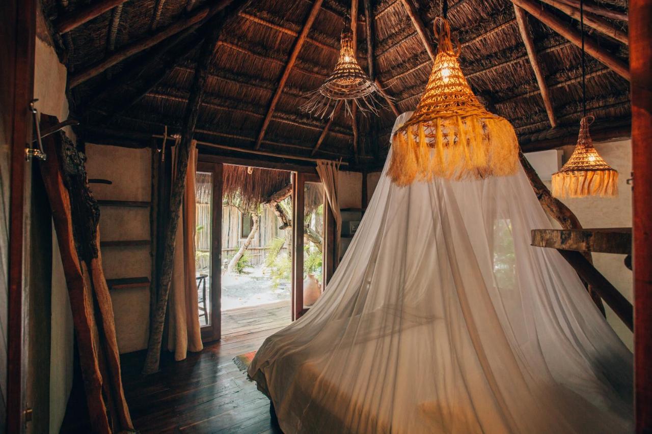 Ikal Tulum Hotel Zewnętrze zdjęcie Interior of a bungalow at the resort