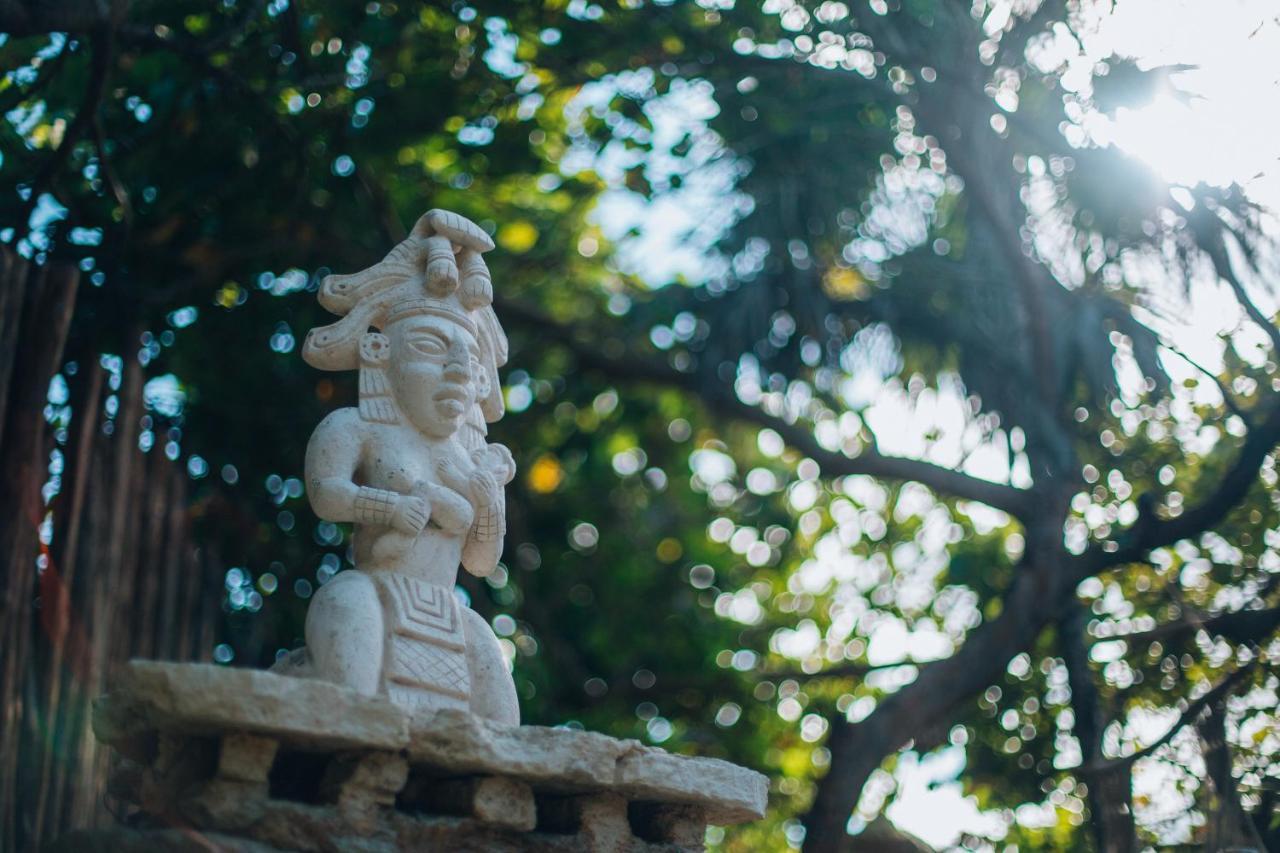 Ikal Tulum Hotel Zewnętrze zdjęcie Statue of the Hindu god Ganesha at the temple