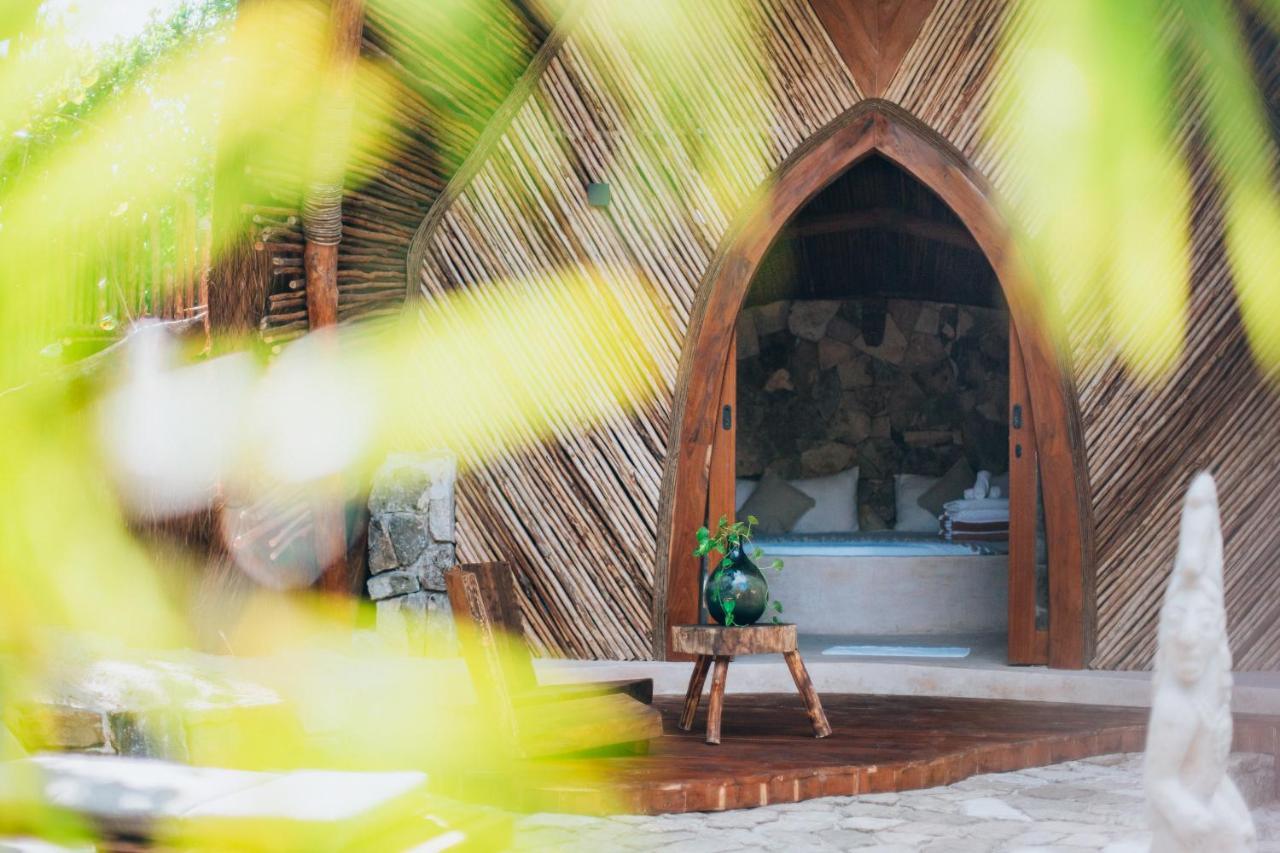 Ikal Tulum Hotel Zewnętrze zdjęcie The entrance to the chapel