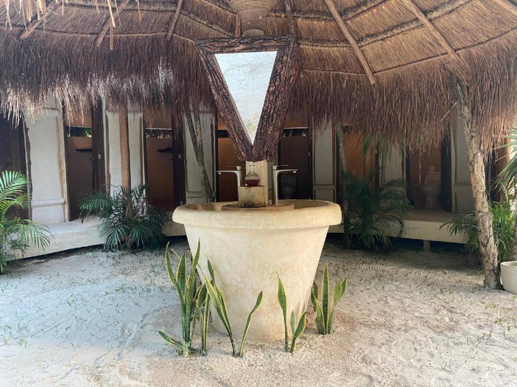 Ikal Tulum Hotel Zewnętrze zdjęcie Fountain at the entrance of the spa